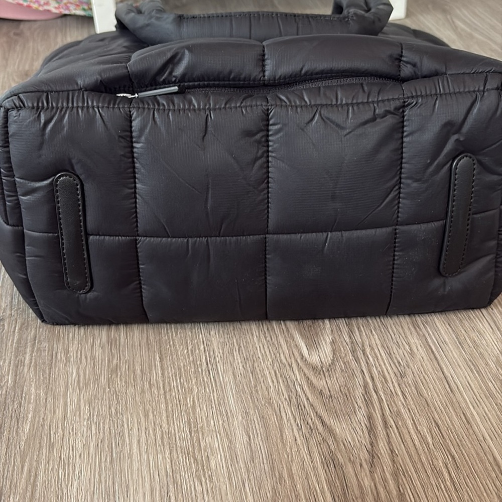 lululemon athletica Quilted Grid Black Tote 12L - Picture 4 of 4